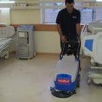 نظافت بیمارستان توسط شرکت خدماتی